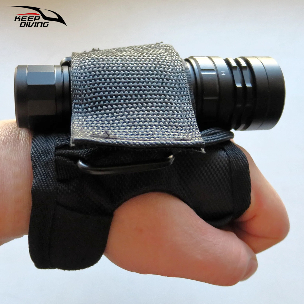 قفازات الغوص مصباح ليد جيب حام - مراجعة Underwater Flashlight وسعره